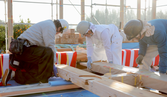 堀田建築には、自社大工と専属の職人がおり