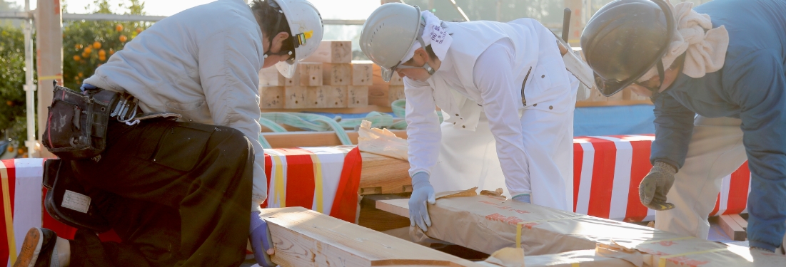 堀田建築には、自社大工と専属の職人がおり